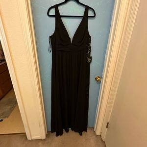 NWT Lulu’s Black full length dress XL